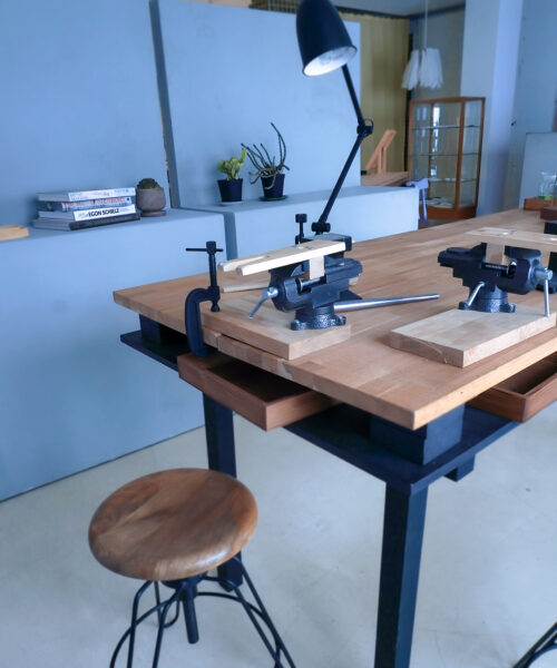 ふたりで手作りする結婚指輪　作業台