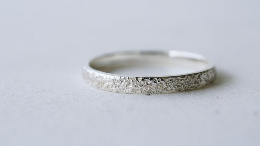 福岡で自分で手作りする結婚指輪 
荒らし鎚目（アラシツチメ）