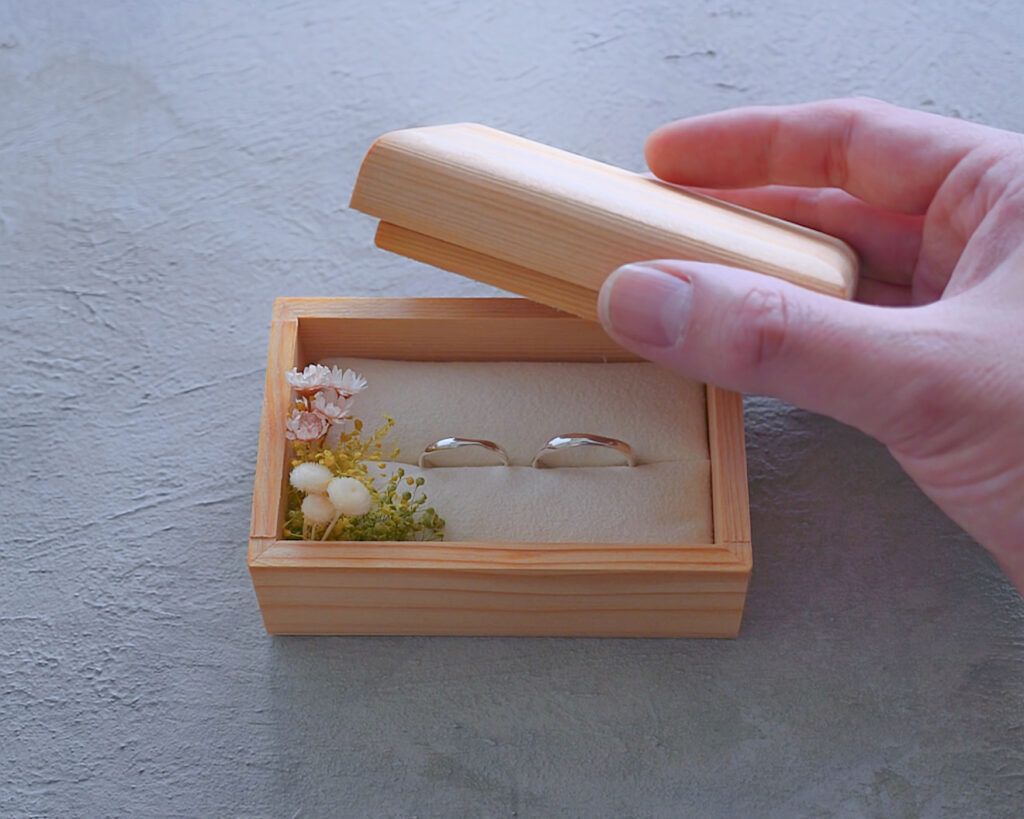二人で手作りする結婚指輪輪　リングケースの画像