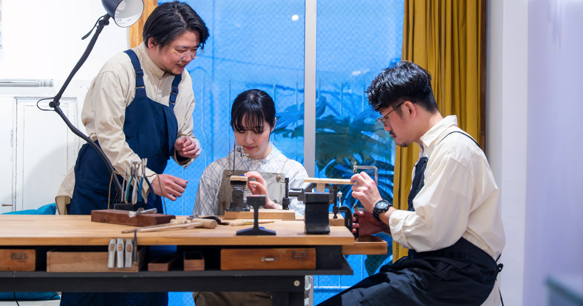 手作り結婚指輪の作業中の様子