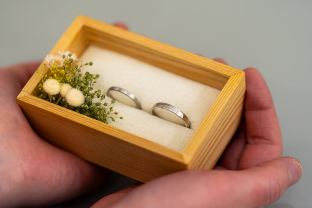 カップルの手作り結婚指輪が完成