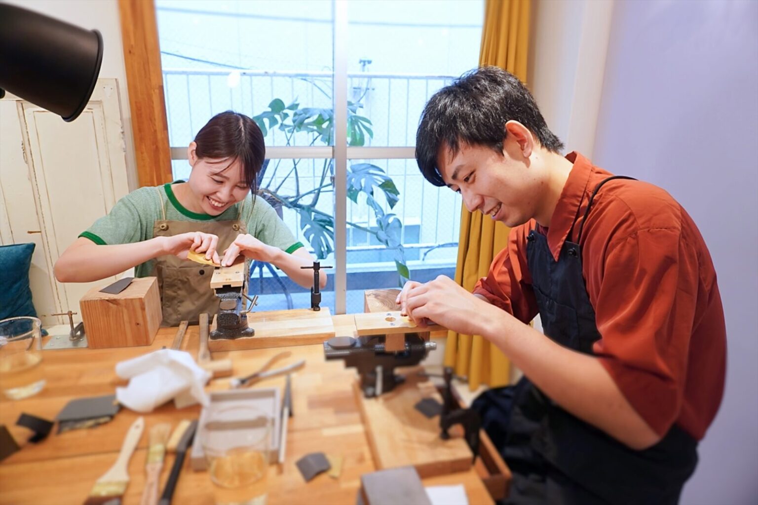 福岡のデコレイトミーアトリエで手作り結婚指輪の体験