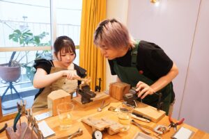 福岡のアトリエで手作りの結婚指輪