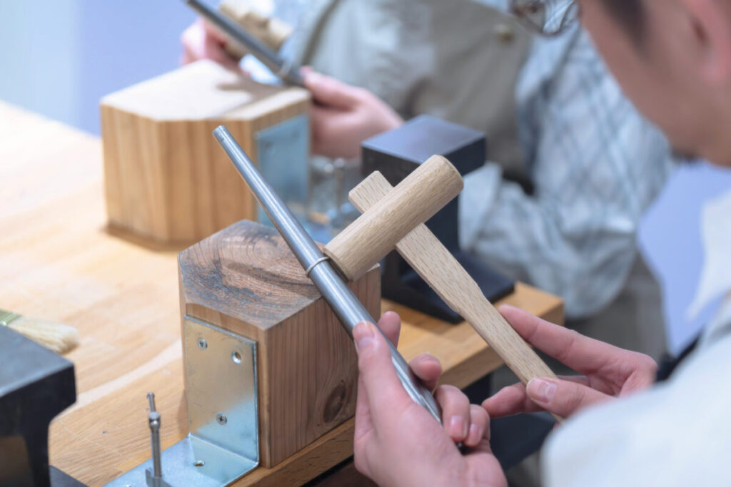 下関で手作り結婚指輪を自分たちで制作するカップル