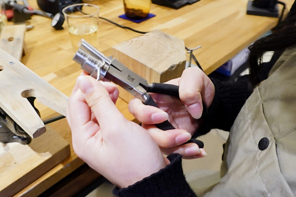 初めての方でも制作しやすいように工夫された加工道具