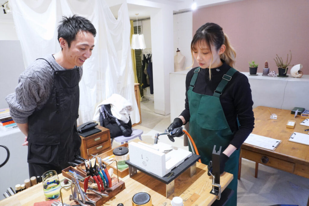 北九州から手作り結婚指輪しに福岡・薬院のアトリエに来たカップル