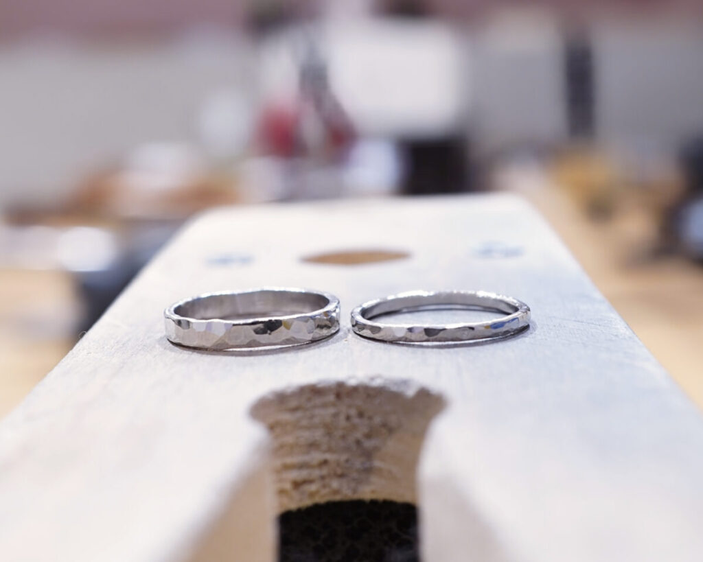 プラチナのツチメ模様の手作り結婚指輪