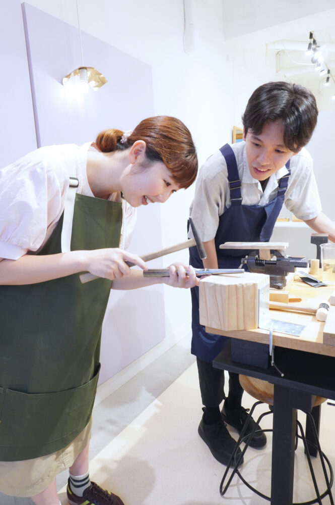 アンドリズムの模様を打ち込む制作風景